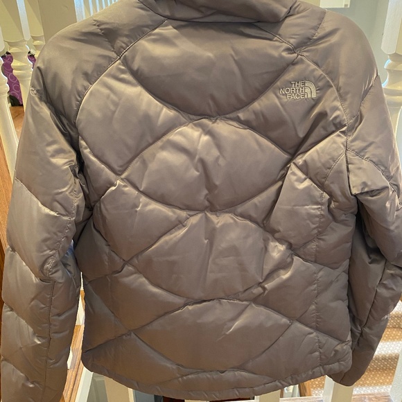 North Face women's silver puffer jacket sz small - Picture 2 of 9